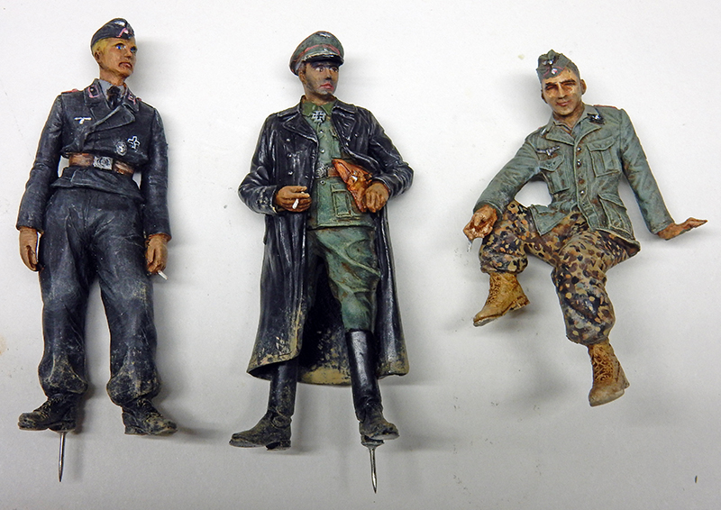 Trois figurines d'équipage allemand peintes pour la maquette du Jagdpanther Sdkfz 173