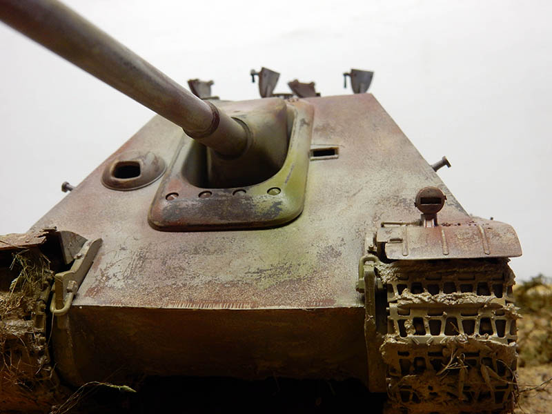 Maquette de chasseur de chars Jagdpanther vue de face, canon et glacis avant patinés