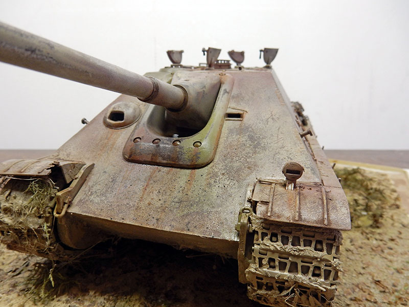 Maquette du Jagdpanther Sdkfz 173 vue de face, glacis patiné et boueux avec canon long
