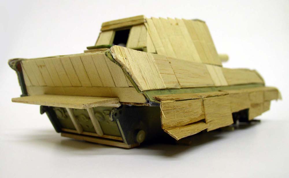 Maquette de char King Tigre rustique en bois habillé de fines lamelles de balsa