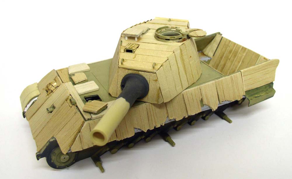 Maquette de char King Tigre en bois rustique avec tourelle et long canon