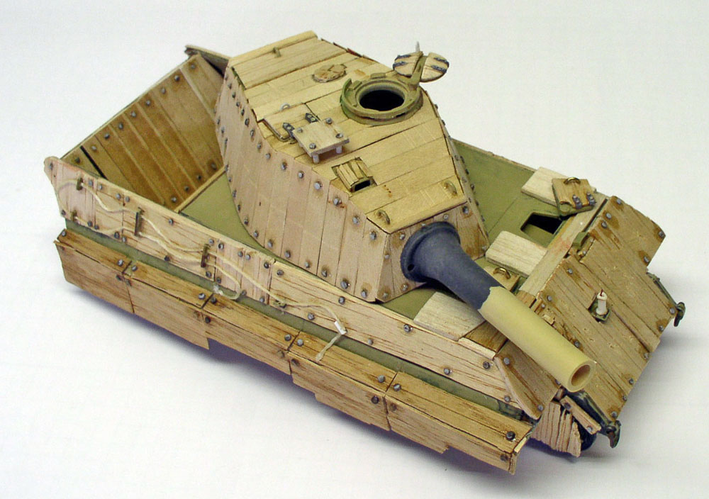 Maquette de char King Tigre rustique en bois avec tourelle et canon