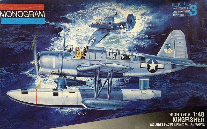 Boîte Monogram du Vought OS2U Kingfisher hydravion gris survolant la mer au 1/48