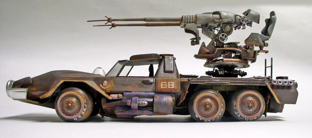 Maquette kitbash de véhicule militaire post-apocalyptique vieilli rouillé armé d'un canon antiaérien