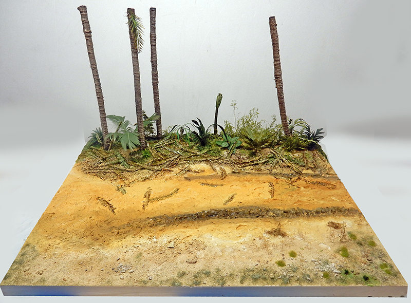 Diorama de maquette représentant un sol sablonneux avec palmiers et végétation tropicale pour M113 A1 ACAV