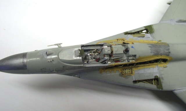 Maquette de Mig 29 Fulcrum avec cockpit ouvert détaillé en photodécoupe et nez peint