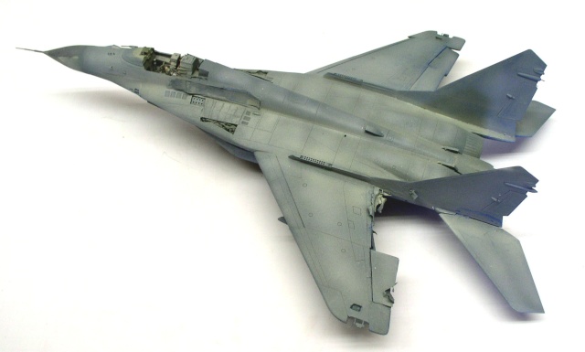 Mig 29 Fulcrum en cours de montage sur l'établi de maquettisme