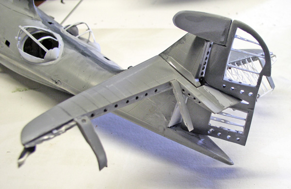 Maquette du PBY Catalina en gris avec poste de tir latéral et blister vitré détaillés