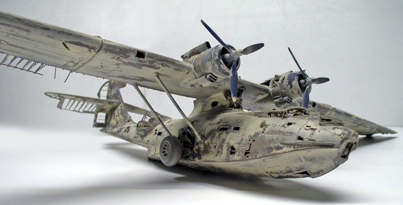 Maquette d'hydravion PBY Catalina en épave vieillie, ailes hautes et deux moteurs