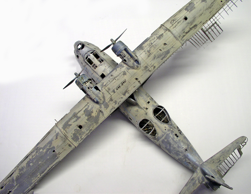 Maquette du PBY Catalina vue de dessus avec aile haute, moteurs et peinture vieillie écaillée