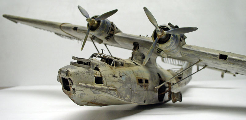 Maquette d'hydravion PBY Catalina à aile haute et deux moteurs, vieillie et patinée