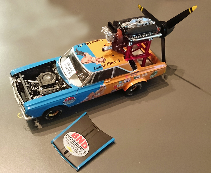 Image de maquette du Plymouth Belvedere au 1/24ème avec son moteur Allison détaillé