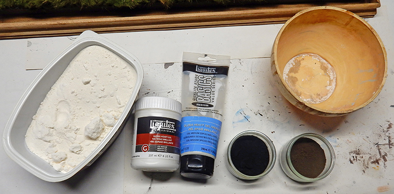Pots de plâtre, gel médium Liquitex et pigments pour réaliser un décor de diorama
