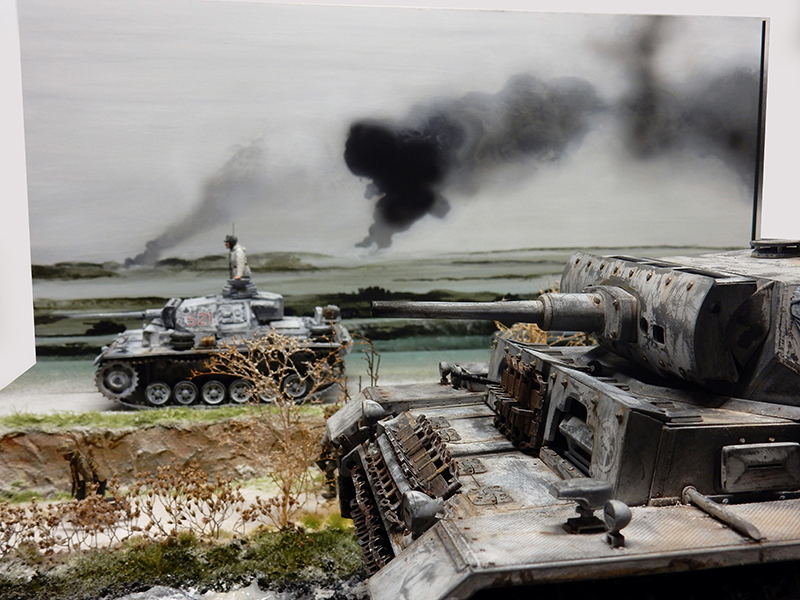 Diorama de deux maquettes de Panzer III dans un paysage hivernal avec fumées noires