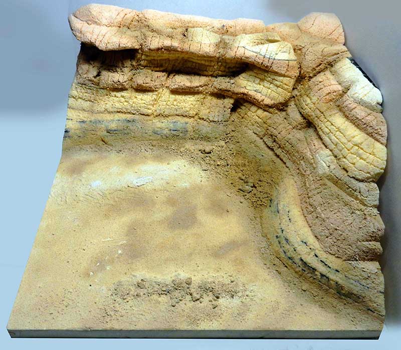 Diorama de terrain désertique avec falaises rocheuses sablonneuses pour la maquette Razor Crest
