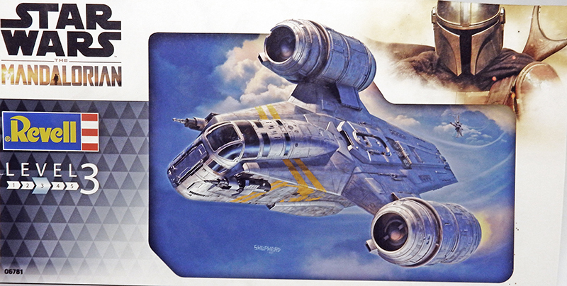 Boîte de la maquette Revell Razor Crest Star Wars The Mandalorian avec illustration du vaisseau en vol