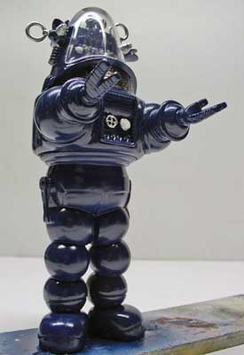 Maquette peinte de Robby le robot bleu nuit brillant, bras tendu vers la droite