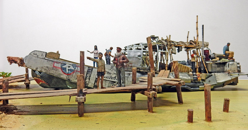 Diorama d'une épave d'avion de chasse transformée en bateau avec personnages sur un ponton