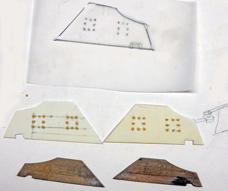 Pièces scratch en carte plastique avec rivets rapportés, gabarit calque et versions peintes rouillées