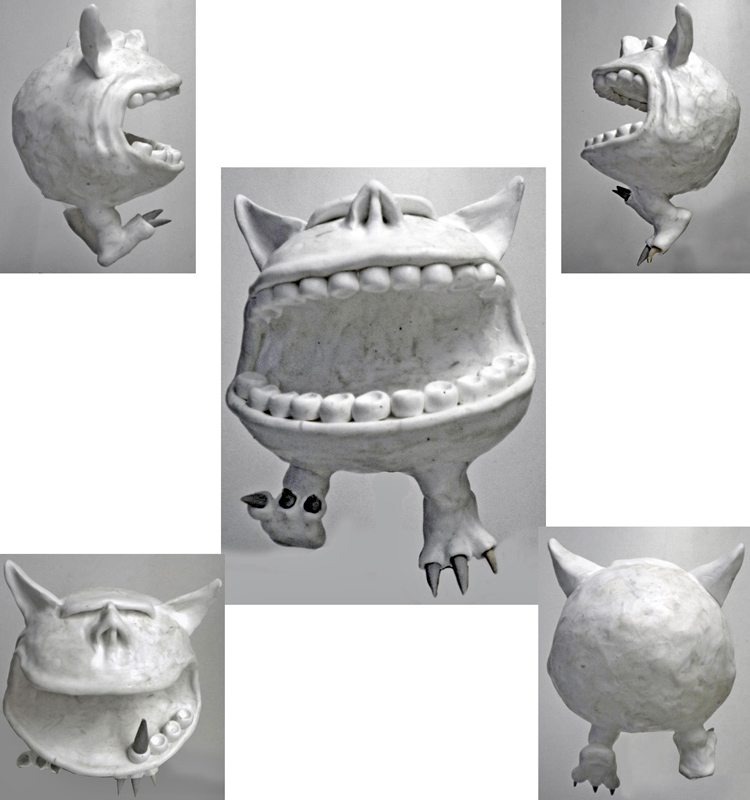 Sculpture brute non peinte d'un Squig vue sous plusieurs angles, bouche dentée grande ouverte
