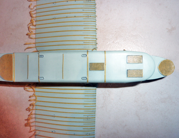 Vue de dessus du fuselage bleu clair du Staaken L, verrières masquées avant peinture