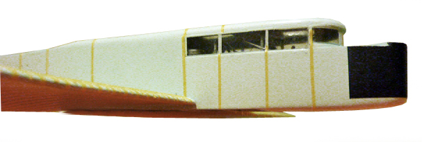 Fuselage du Zeppelin Staaken L en cours de montage, verrière et flotteur visibles