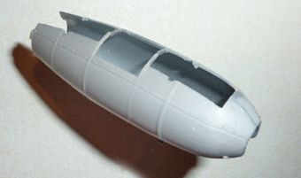 Fuselage du Zeppelin Staaken L assemblé en gris, ouvertures de cockpit non finies
