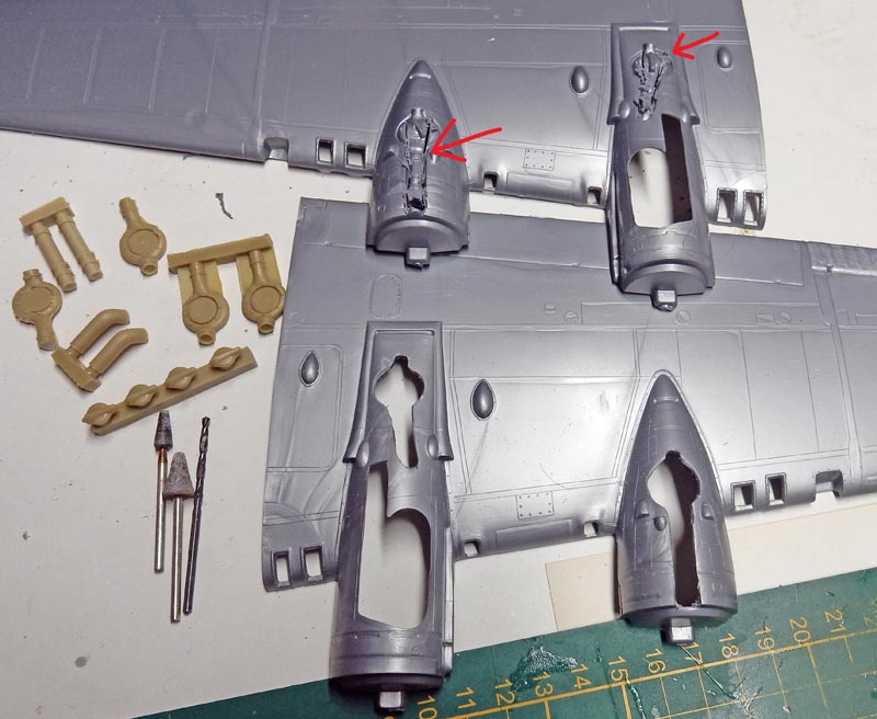 Ailes grises de maquette avec nacelles moteurs, pièces en résine et forets posés à côté