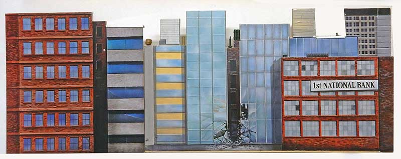 Décor urbain de maquette avec immeubles en brique, gratte-ciels vitrés et bâtiment 1st National Bank