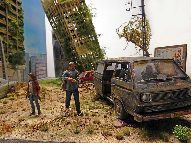 Diorama The Last of Us avec Joel et Ellie près d'un van abandonné en ville dévastée