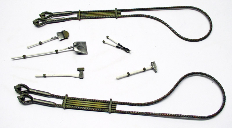 Outils et câbles de remorquage du char Tigre peints et patinés avec effet métal vieilli