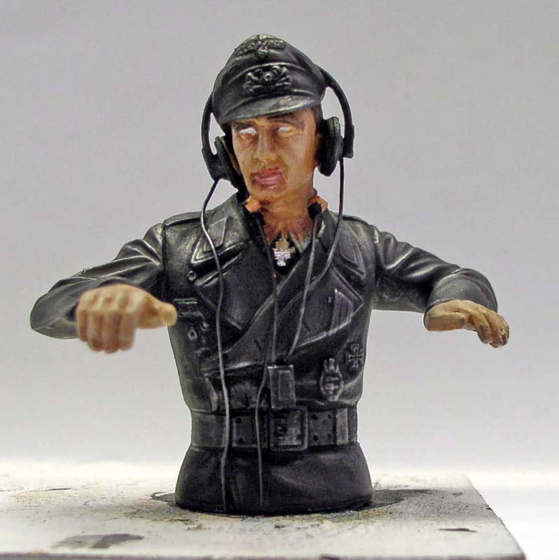 Buste de figurine de tankiste peinte avec casque audio et uniforme noir pour char Tigre