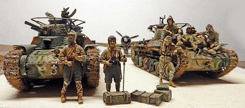 Maquettes de deux chars Type 97 Chi-Ha japonais avec figurines de soldats et caisses