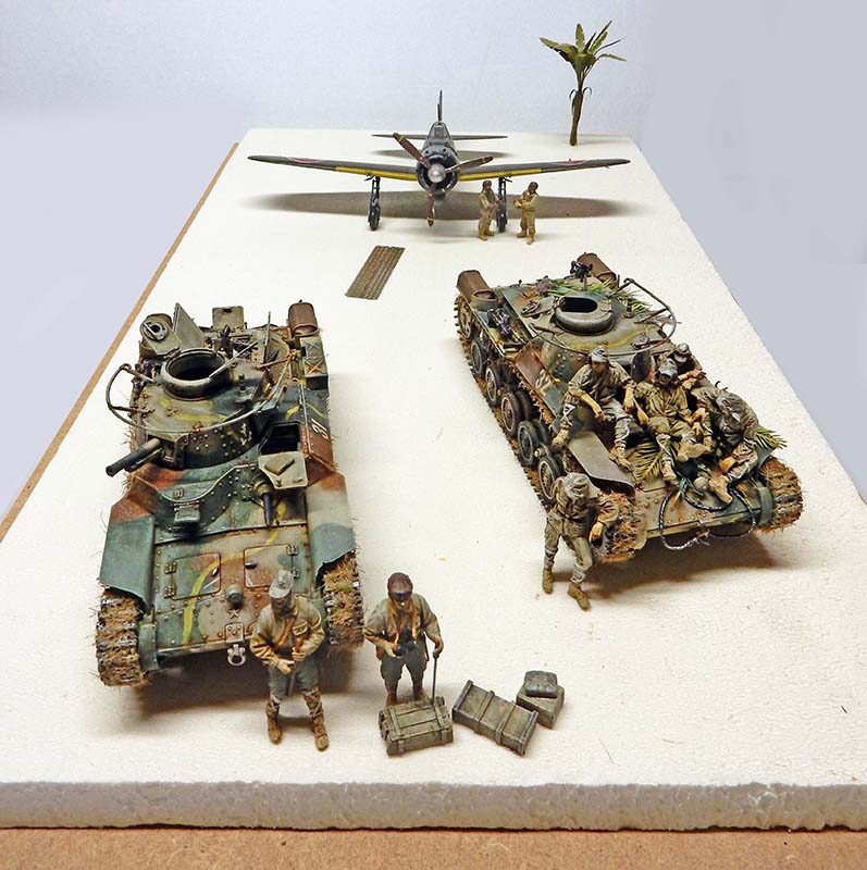 Diorama avec deux chars Type 97 Chi-Ha camouflés, figurines de soldats japonais et avion en arrière-plan