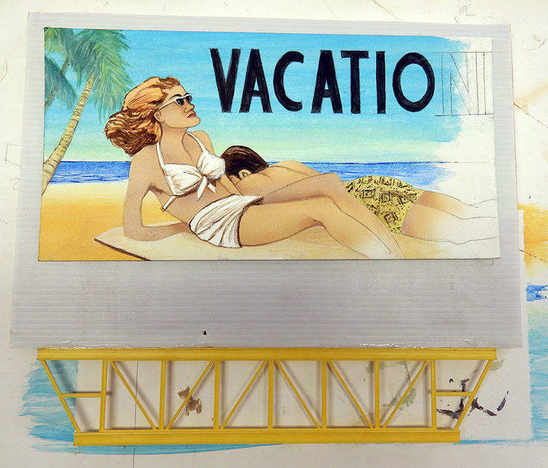 Panneau publicitaire « Vacation » peint à la main, pin-up en bikini sur la plage, structure jaune