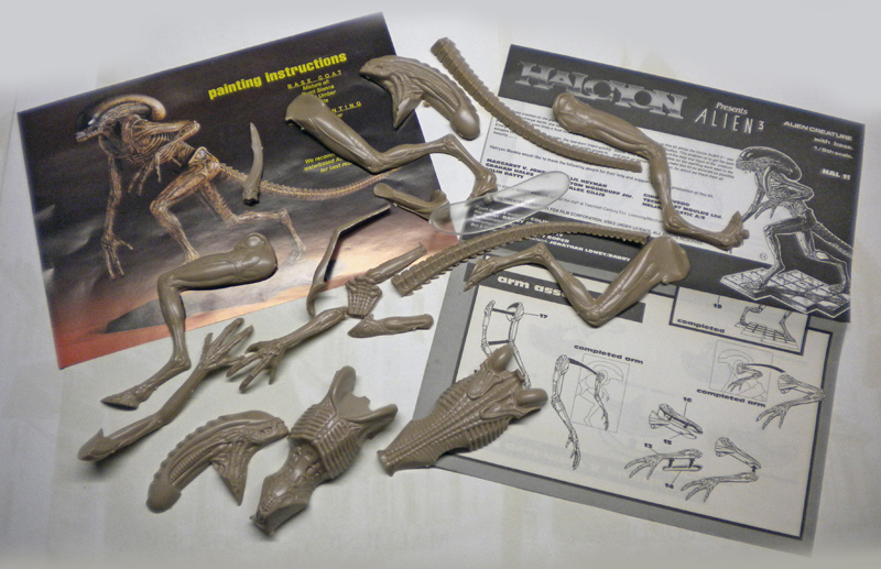 Pièces en résine de la maquette Halcyon Alien 3 avec notices de montage et peinture