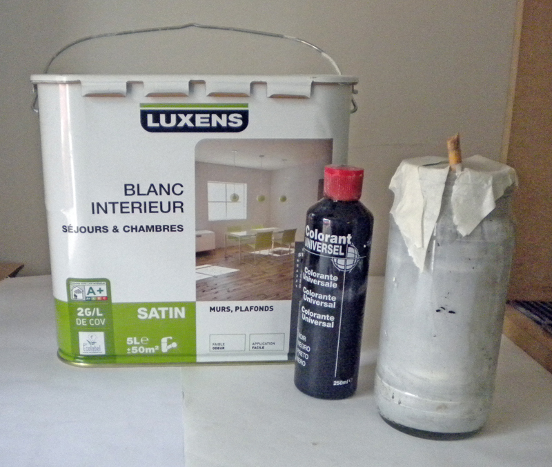 Pot de peinture blanche Luxens, flacon de colorant universel noir et récipient maculé pour préparer une teinte
