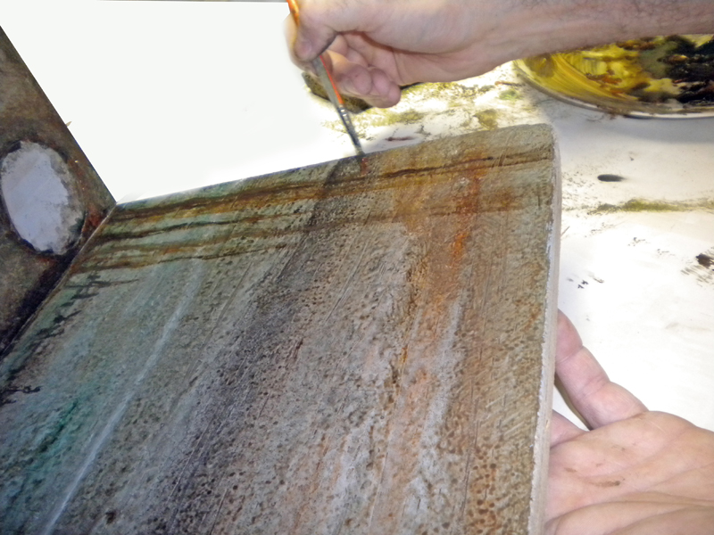 Application au pinceau de patines de rouille et vieillissement sur une grande surface métallique de maquette