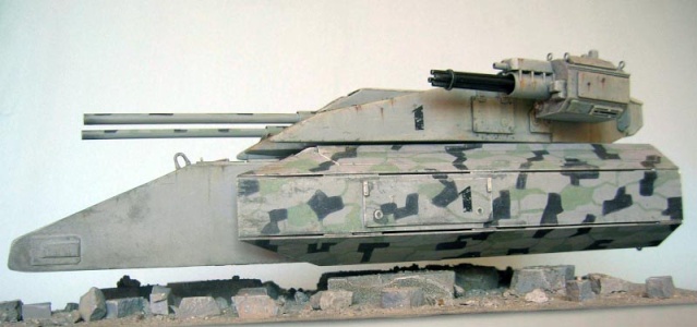Maquette de char antigrav T800 vue de profil avec camouflage et double canon