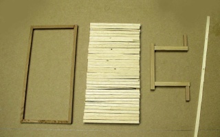 Cadre en bois, lattes empilées et pièces découpées pour maquette de maison à colombage 25 mm