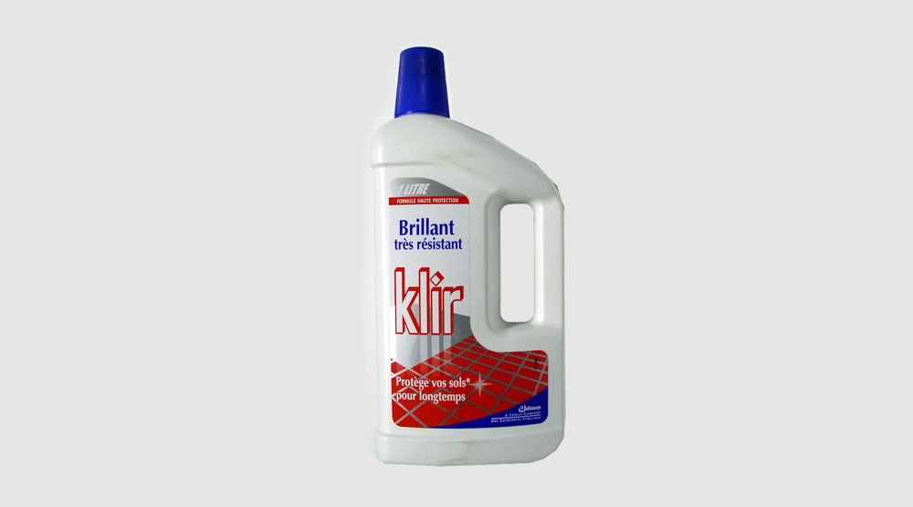 Bouteille blanche d'un litre de Klir brillant à bouchon bleu, produit protecteur pour sols