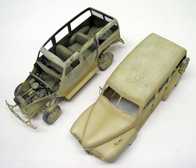 Maquette Ford C11 ADF en deux sous-ensembles, châssis intérieur et carrosserie beige à toile craquelée