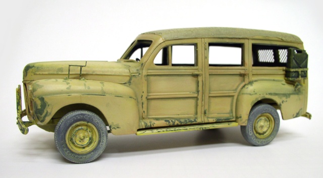 Maquette du Ford C11 ADF 4X2 vue de profil avec patine sable vieillie