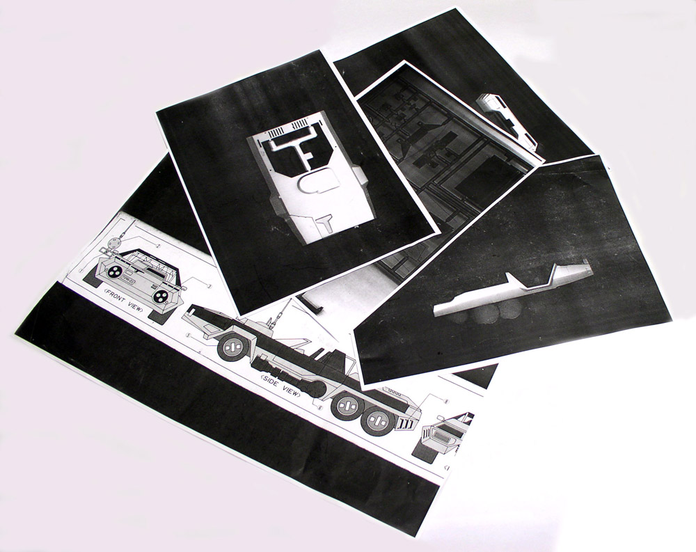 Photographies noir et blanc et plans techniques d'un véhicule blindé futuriste de maquette