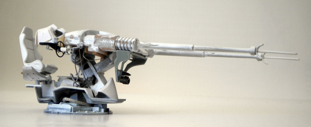 Maquette de canon futuriste blanc monté sur tourelle pivotante, thème Mars 2150