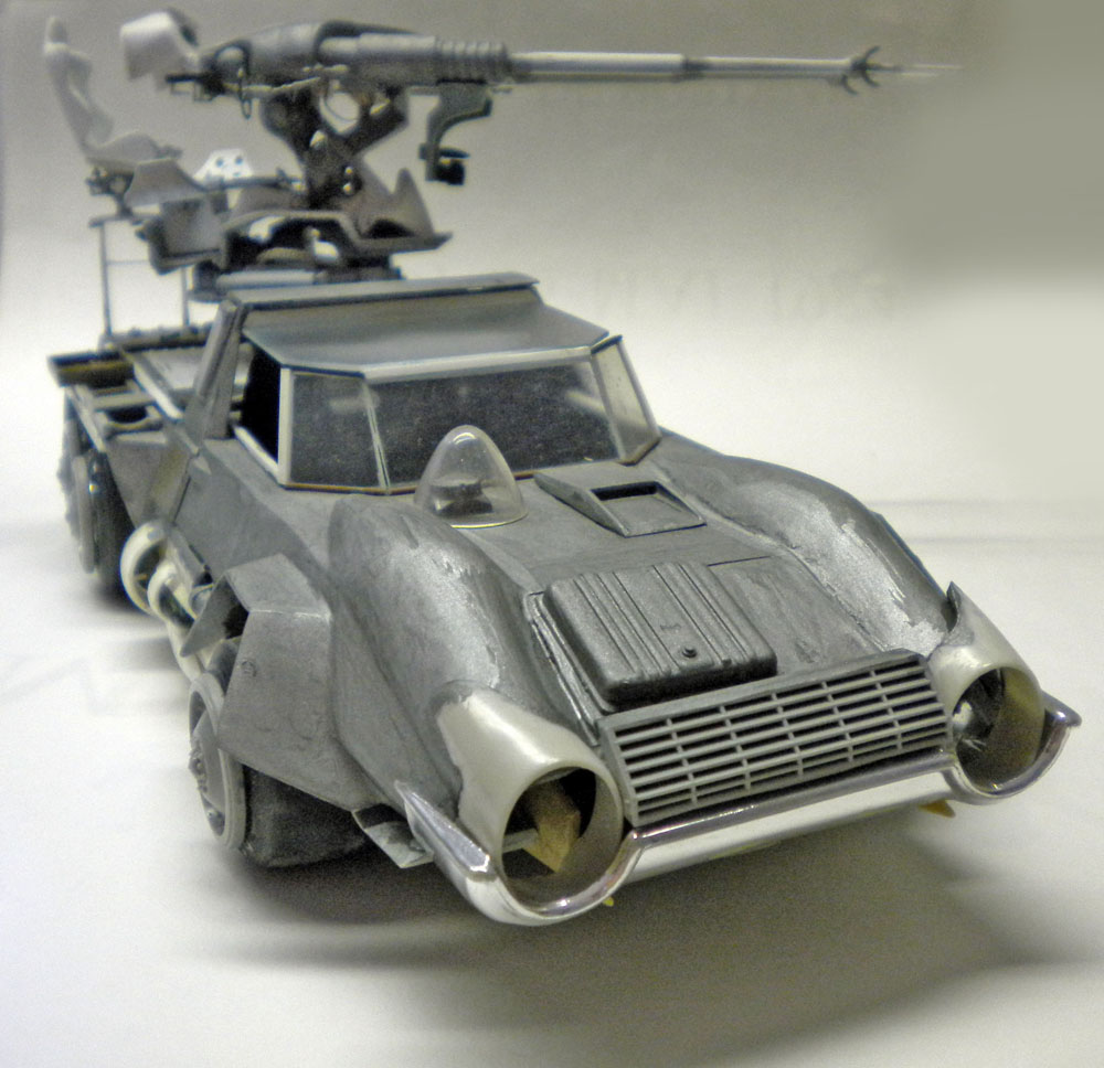 Maquette de véhicule de combat martien gris armé d'un long canon orientable