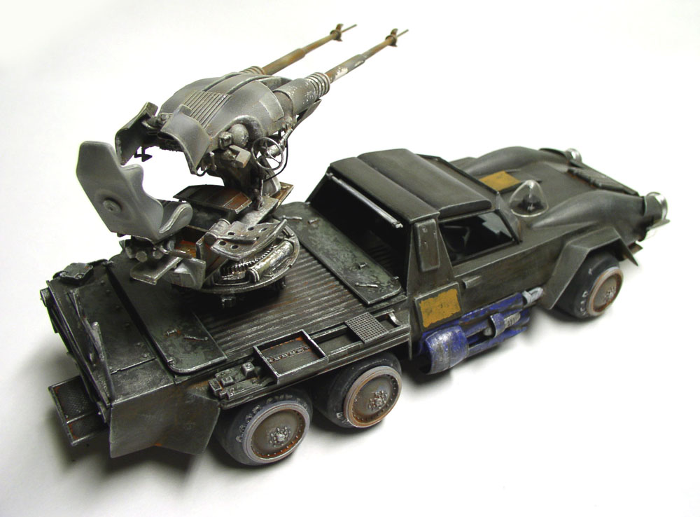 Maquette de véhicule blindé militaire futuriste à six roues équipé d'un canon double monté sur tourelle