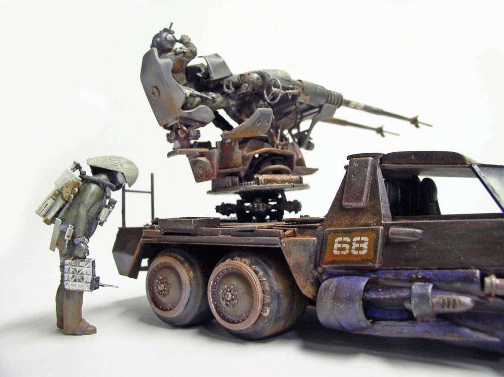 Maquette de véhicule militaire martien numéro 68 armé d'un canon, avec figurine de soldat