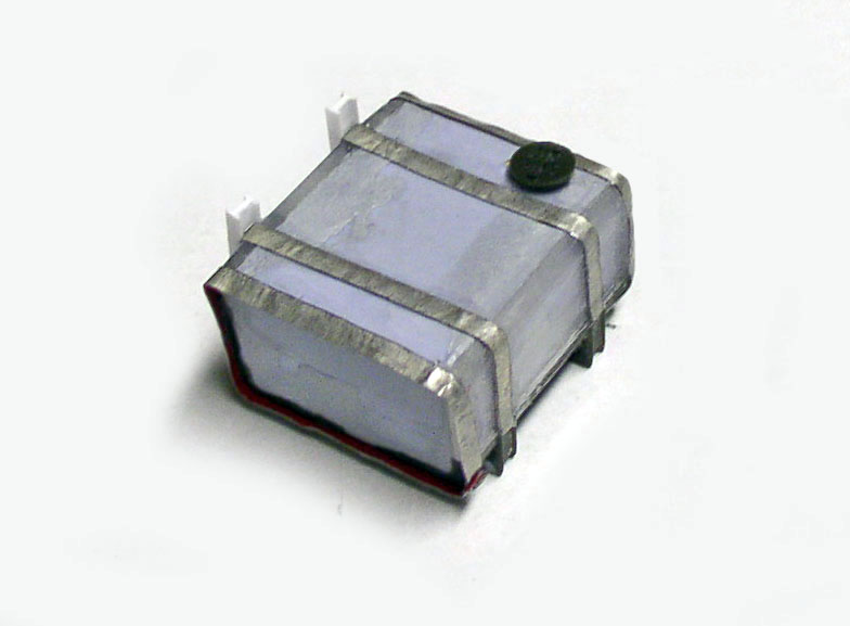 Réservoir de carburant miniature en construction avec sangles métalliques et bouchon, pour maquette de guntruck