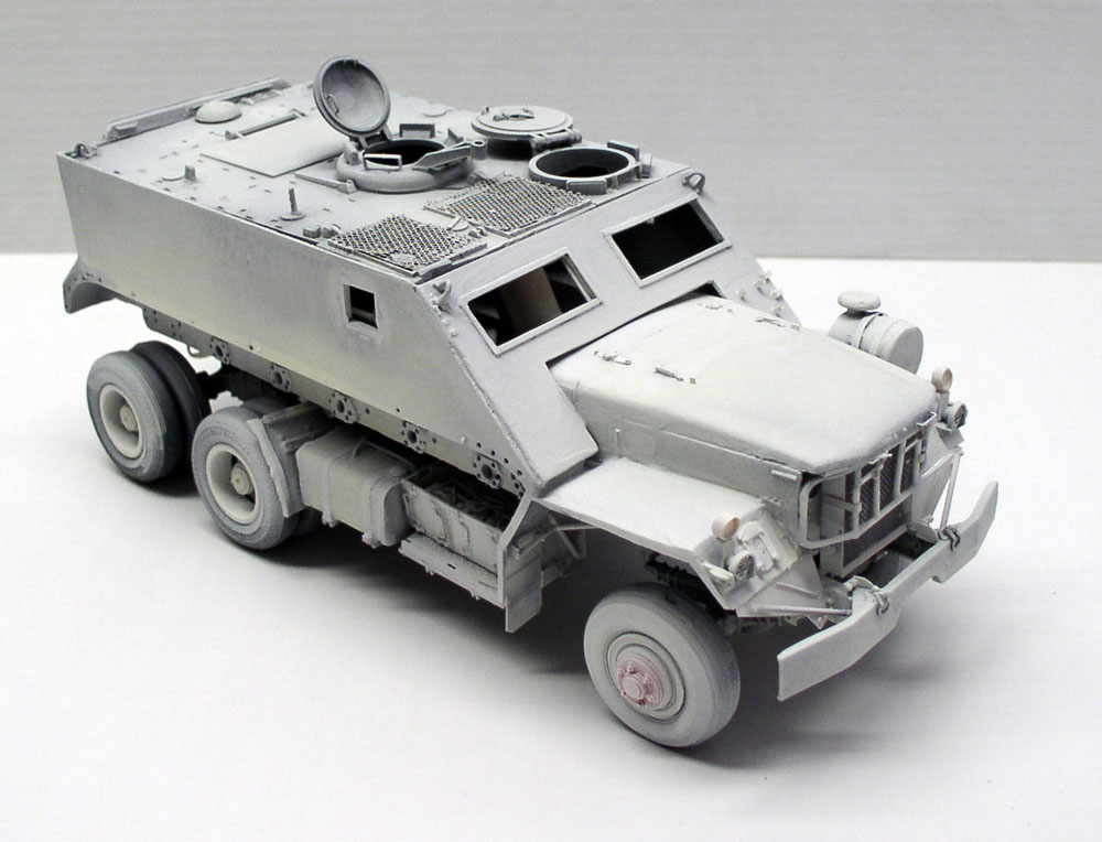 Maquette de guntruck blindé non peint avec cabine cuirassée et trappe de tourelle ouverte